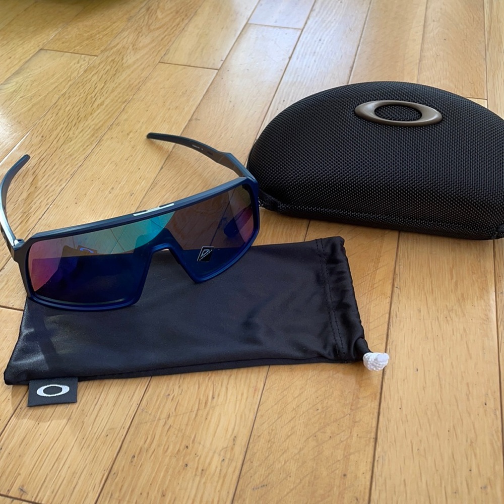 Oakley Men’s Sutro sunglasses with Prizm lens technology in blue